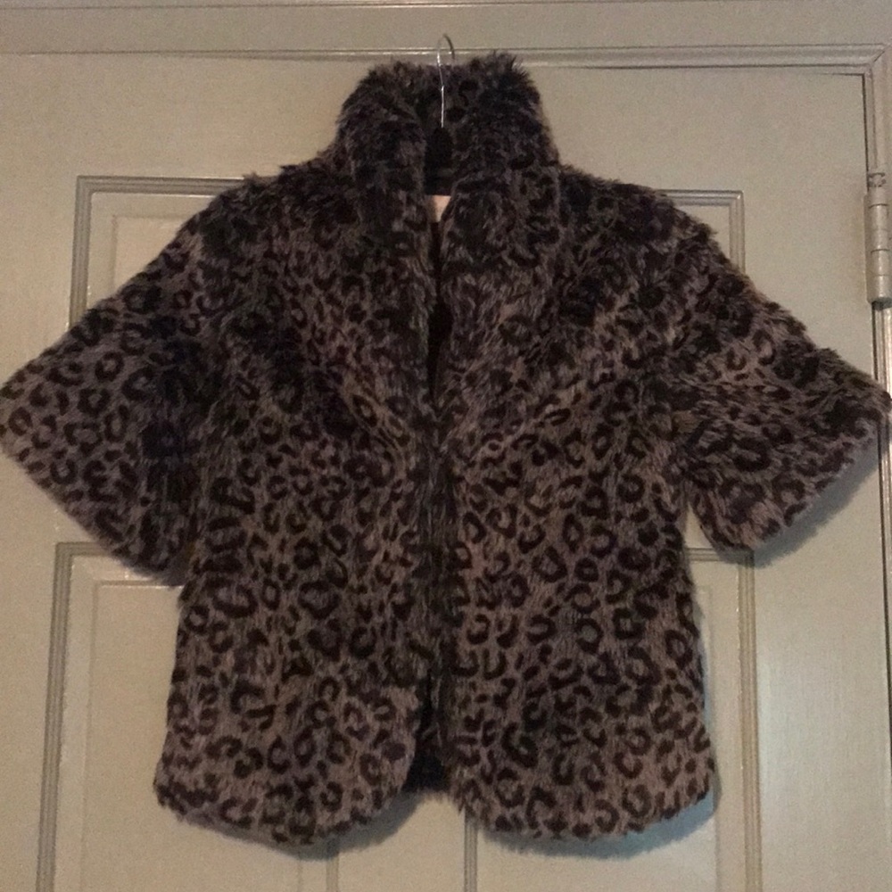 Faux-fur jacket/capelet (with sleeves)
